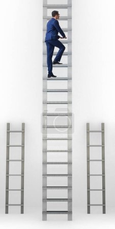 Foto de El hombre de negocios escalando escalera de carrera en el concepto de éxito empresarial - Imagen libre de derechos
