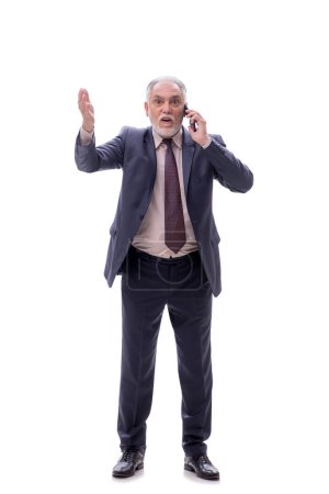 Téléchargez les photos : Homme d'affaires parlant par téléphone isolé sur blanc - en image libre de droit