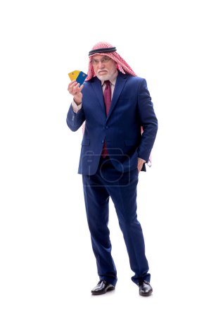 Foto de Hombre de negocios árabe envejecido con tarjetas de crédito aisladas en blanco - Imagen libre de derechos