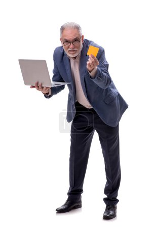 Alter Mann mit Computer isoliert auf weiß