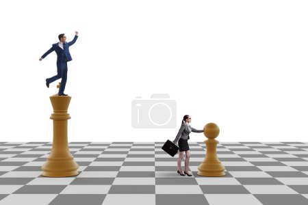 Empresario gritando en juego de ajedrez
