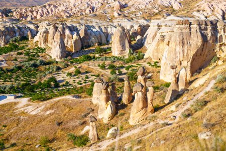 Foto de Beautiful valley near Cavusin village in Cappadocia Turkey with amazing rock formations and fairy chimneys - Imagen libre de derechos