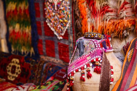 Foto de Close up details of turkish carpet store - Imagen libre de derechos