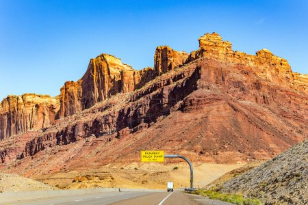 The San Rafael Reef is an enormous sandstone ridge east of Salt Lake City. The magnificent American highway passes between the picturesque ridges of the San Rafael Reef. 