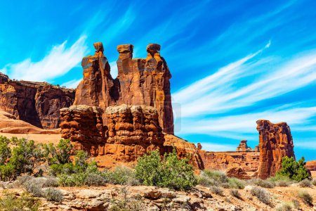The brightest park of the Arches. USA. The most interesting majestic compositions. Sheep Rock. Three gossips. 