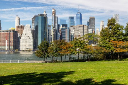 Téléchargez les photos : New York City skyline. Manhattan Skyscrapers vue panoramique depuis Brooklyn - en image libre de droit