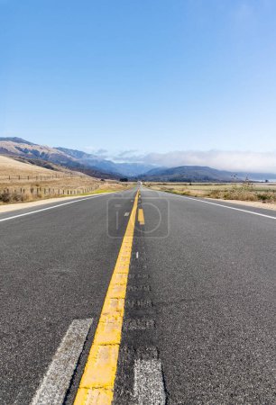 Foto de Camino de asfalto y paisaje rural de Estados Unidos - Imagen libre de derechos