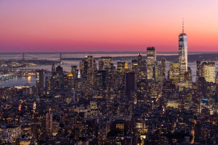 Téléchargez les photos : New York City skyline. Manhattan coucher de soleil gratte-ciel panorama - en image libre de droit