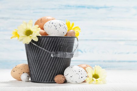 Photo for Easter greeting card with easter eggs and flowers. With copy space - Royalty Free Image