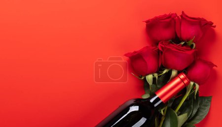 Téléchargez les photos : Carte de voeux Saint-Valentin avec fleurs roses. Pose plate avec de l'espace pour vos salutations d'amour - en image libre de droit