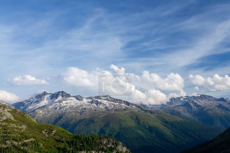 Foto de Vista panorámica de los Alpes con nieve en Suiza - Imagen libre de derechos