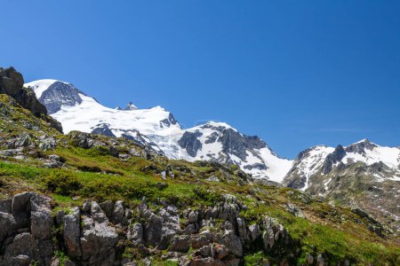 Foto de Vista panorámica de los Alpes con nieve en Suiza - Imagen libre de derechos