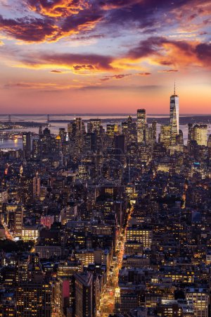 Téléchargez les photos : New York City skyline. Manhattan coucher de soleil gratte-ciel panorama - en image libre de droit