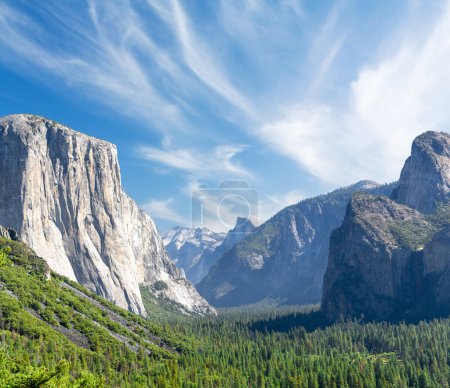 Téléchargez les photos : Montagne El Capitan dans le parc national de Yosemite, Californie, États-Unis - en image libre de droit