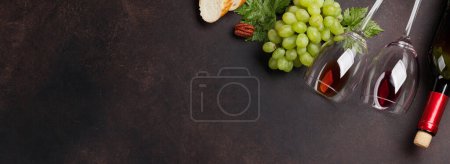 Téléchargez les photos : Wine, grape, nuts, bread and cheese. Top view flat lay with space for your text - en image libre de droit