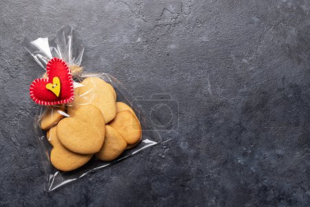Foto de Valentines day heart shaped cookies on stone background. Flat lay with copy space - Imagen libre de derechos