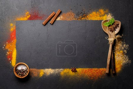 Téléchargez les photos : Various spices on stone table. Frame with copy space for your menu or recipe - en image libre de droit