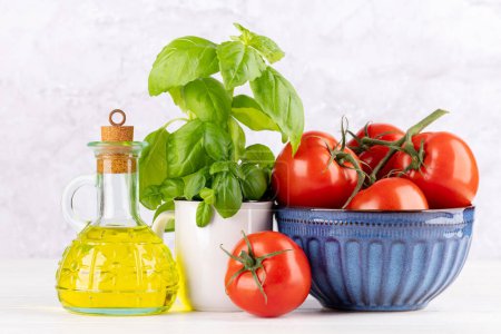 Téléchargez les photos : Ingredients for cooking. Italian cuisine. Tomatoes, olive oil, basil - en image libre de droit