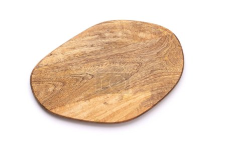 Téléchargez les photos : Wooden cutting board. Isolated on white background. Flat lay top view - en image libre de droit