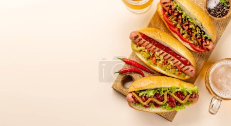 Foto de Various hot dog and beer. Homemade hotdogs on cutting board. Flat lay with copy space - Imagen libre de derechos