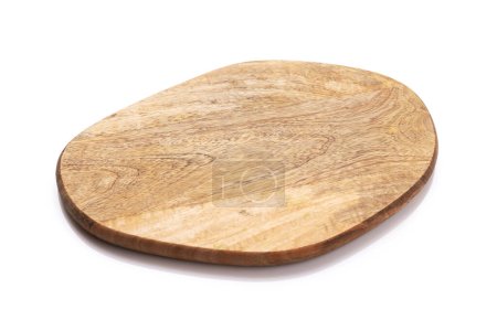 Foto de Tabla de cortar de madera. aislado sobre fondo blanco - Imagen libre de derechos