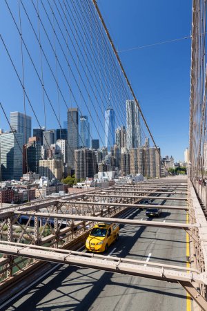 Téléchargez les photos : New York City skyline. Manhattan Skyscrapers panorama du pont de Brooklyn - en image libre de droit