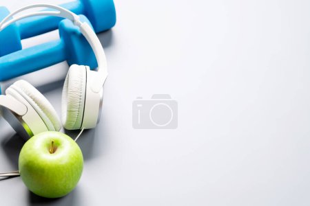 Foto de Fitness, entrenamiento y alimentación saludable, concepto de dieta con espacio para copiar - Imagen libre de derechos
