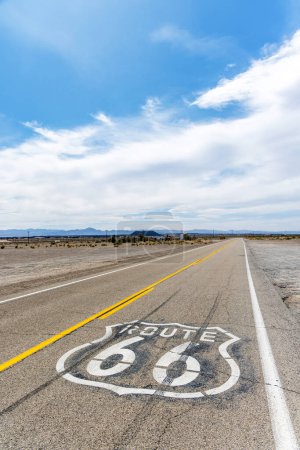 Foto de Legendary Route 66, a symbol of adventure and freedom on the open road - Imagen libre de derechos