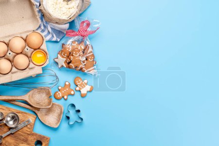 Photo for Cooking gingerbread man cookies for Christmas holiday. Flat lay with space for your Xmas greetings - Royalty Free Image
