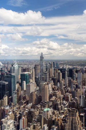 Téléchargez les photos : Manhattan skyline à New York, mettant en valeur l'architecture impressionnante et le paysage urbain moderne - en image libre de droit