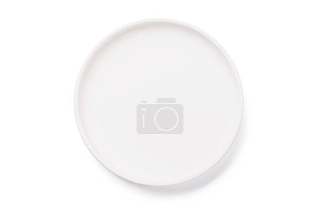 Leere weiße Platte isoliert auf weißem Hintergrund. Flache Lage