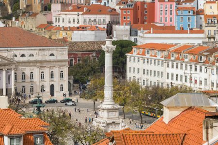 Plaza Rossio y monumento Dom Pedro IV en la ciudad de Lisboa, Portugal. Paisaje urbano de Lisboa, capital portuguesa.