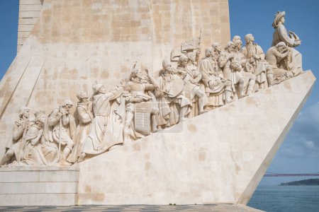 Foto de Monumento a los Descubrimientos en Lisboa, Portugal. Monumento histórico, popular monumento de Lisboa - Imagen libre de derechos