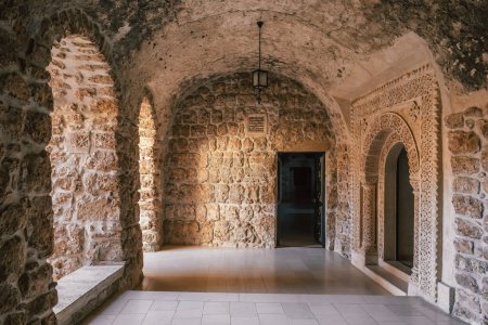 Téléchargez les photos : Mor Hananyo Monastery in Mardin, Eastern Turkey. Mor Hananyo or Deyrulzafaran Manastiri is one the oldest surviving Syriac Orthodox monastery - en image libre de droit