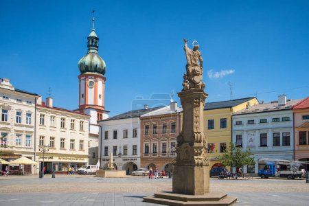 Téléchargez les photos : Frydek-Mistek, République tchèque - 15 juin 2022 : Place centrale de Mistek dans la vieille ville de Frydek-Mistek en République tchèque - en image libre de droit
