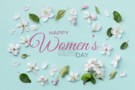 Téléchargez les photos : Happy womens day greeting card made with beautiful flowers on blue background. Flat lay. Spring minimal concept. Flat lay composition for entrepreneurs, bloggers, magazines, websites, social media - en image libre de droit
