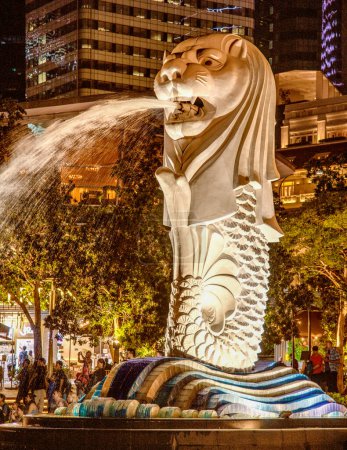 Téléchargez les photos : SINGAPOUR - 31 DÉCEMBRE 2019 : Le Merlion de Marina Bay est un symbole de la ville - en image libre de droit
