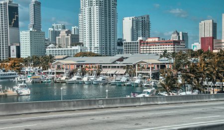 Téléchargez les photos : Miami, Floride. Belles couleurs Skyline en hiver
. - en image libre de droit