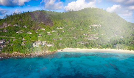 Téléchargez les photos : Anse La Liberte' in Mahe', Seychelles. Vue aérienne incroyable depuis un drone. - en image libre de droit