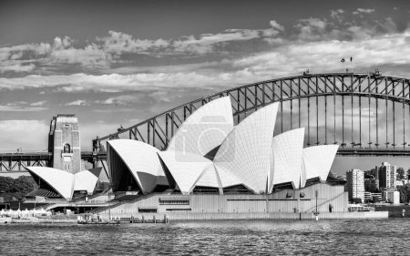 Foto de SYDNEY - 12 de octubre de 2015: La Ópera de Sydney. Fue diseñado por el arquitecto danés Jorn Utzon. - Imagen libre de derechos