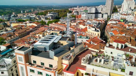 Foto de Madrid, España. Vista aérea del centro de la ciudad. Edificios y monumentos principales en un día soleado. - Imagen libre de derechos