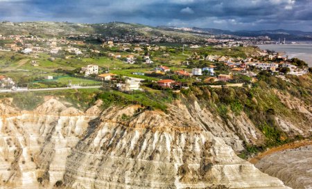 Téléchargez les photos : Vue aérienne de l'escalier des Turcs. Scala dei Turchi est une falaise rocheuse sur la côte sud de la Sicile, Italie - en image libre de droit