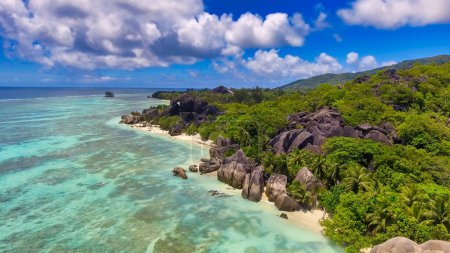 Téléchargez les photos : Vue Aérienne de Anse Source Argent Beach à La Digue, Îles Seychelles - Afrique. - en image libre de droit