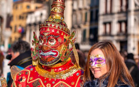 Téléchargez les photos : Venice, Italy - February 8th, 2015: People masquerading at the famous Venice Carnival. - en image libre de droit