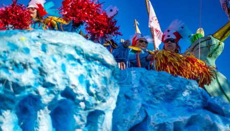 Foto de Viareggio, Italy - February 10, 2013: Detail of a Float at the famous Carnival parade. - Imagen libre de derechos