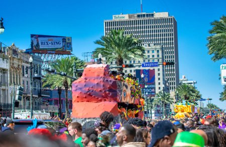 Téléchargez les photos : New Orleans, LA - February 9, 2016: Colorful float along Mardi Gras Parade through the city streets. Mardi Gras is the biggest celebration the city of New Orleans hosts every year. - en image libre de droit