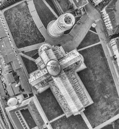 Téléchargez les photos : Black and white aerial view of Pisa Cathedral and Tower in Square of Miracles. Piazza del Duomo from drone, Italy. - en image libre de droit