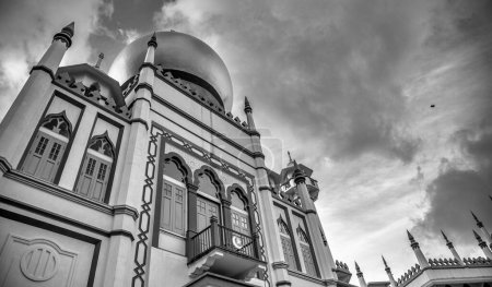 Téléchargez les photos : Mosquée Sultan est une attraction touristique majeure à Singapour - en image libre de droit