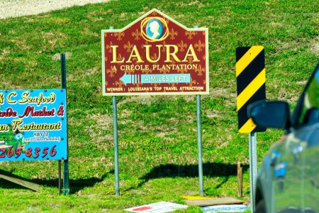 Foto de Louisiana, USA - February 10, 2016: Road sign to Laura Plantation. - Imagen libre de derechos