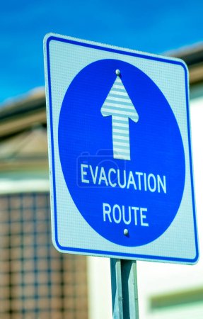 Foto de Evacuation route signal, blue on white. - Imagen libre de derechos